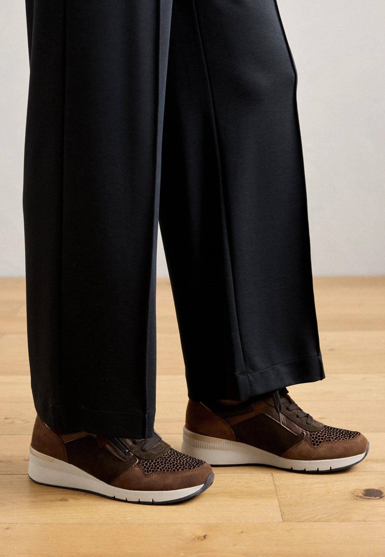 Gabor Comfort Trainers - Schwarz/braun 4 Gabor Comfort Trainers - Schwarz/braun - Image 2